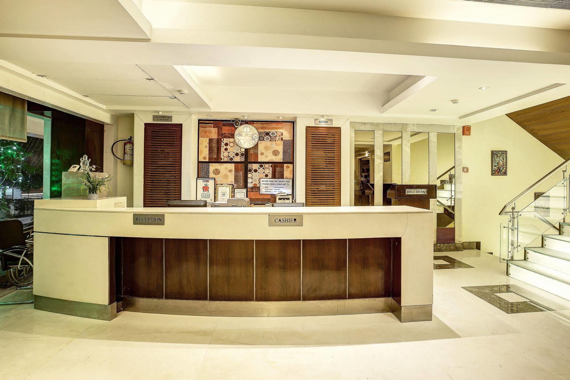 Western Court Chandigarh Chandīgarh Exterior foto